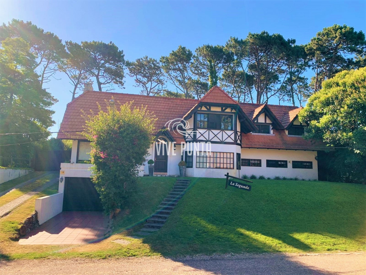 Casa ID.846 - Cómoda Casa de 5 Dormitorios y Piscina Climatizada en Punta del Este