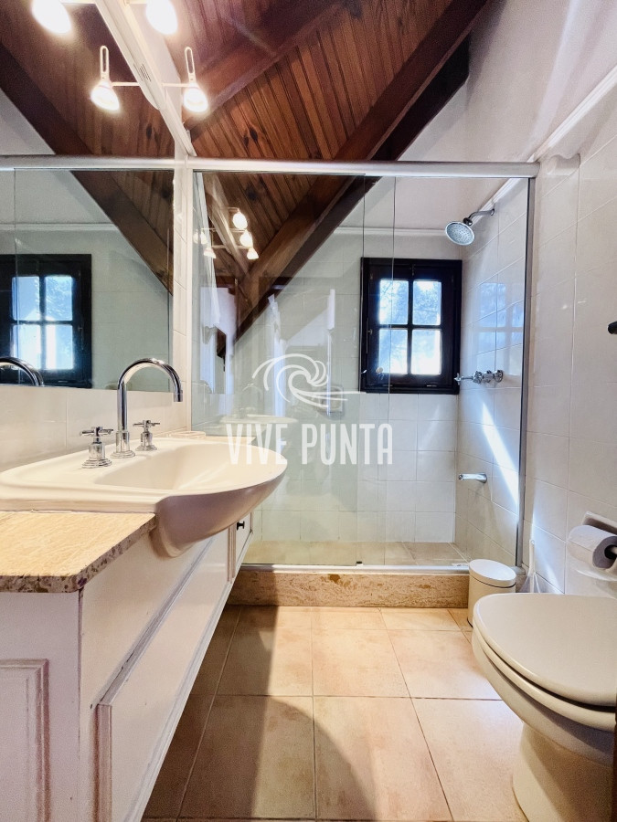 Casa ID.846 - Cómoda Casa de 5 Dormitorios y Piscina Climatizada en Punta del Este