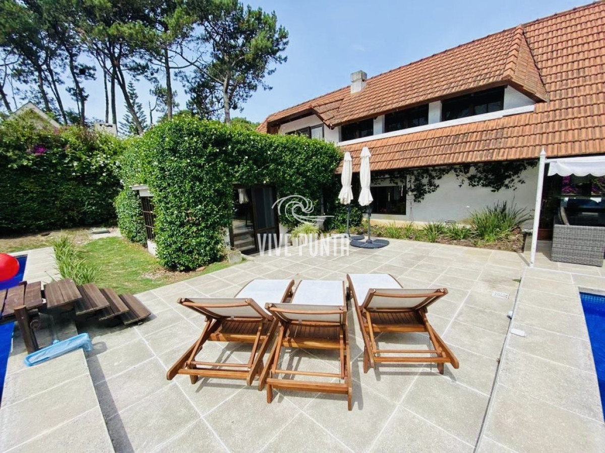 Casa ID.846 - Cómoda Casa de 5 Dormitorios y Piscina Climatizada en Punta del Este
