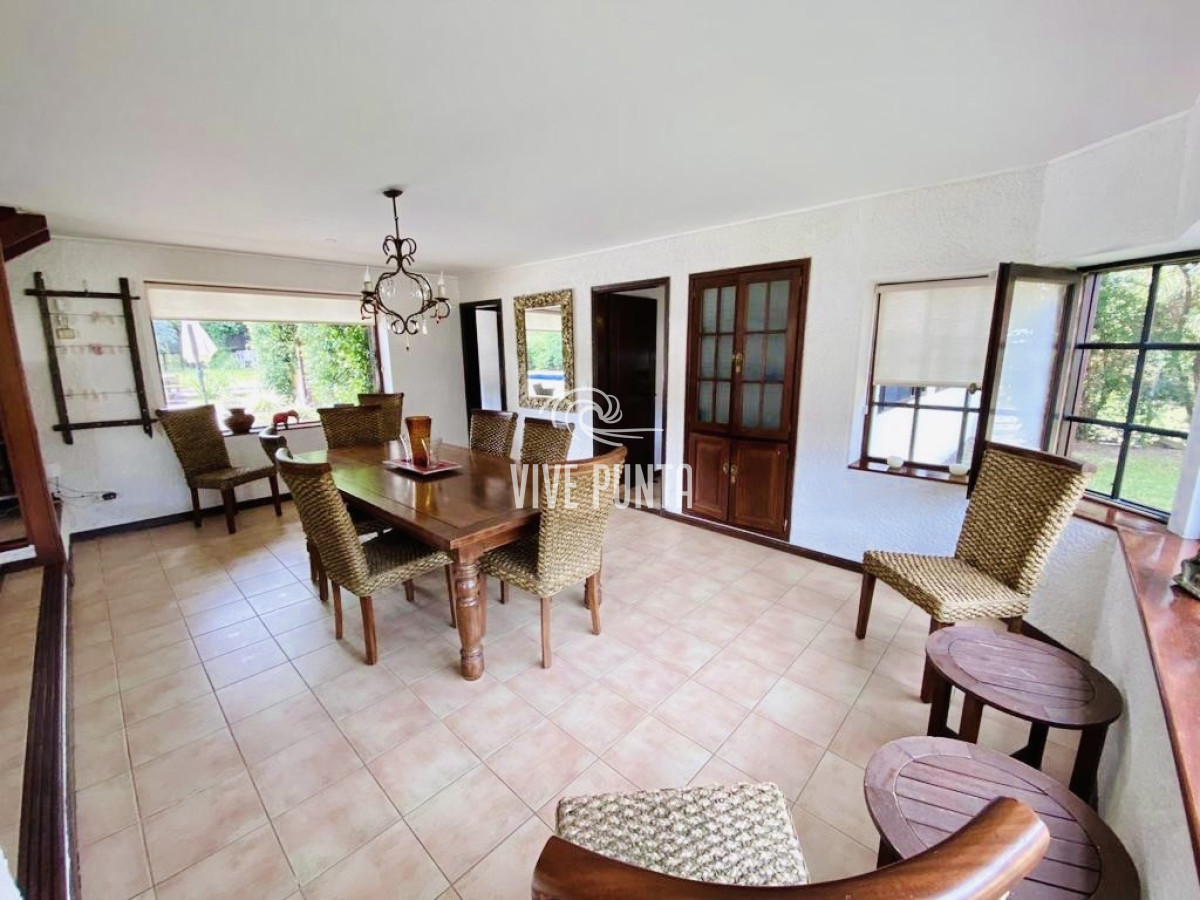 Casa ID.846 - Cómoda Casa de 5 Dormitorios y Piscina Climatizada en Punta del Este
