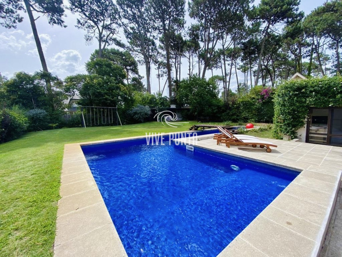 Casa ID.846 - Cómoda Casa de 5 Dormitorios y Piscina Climatizada en Punta del Este