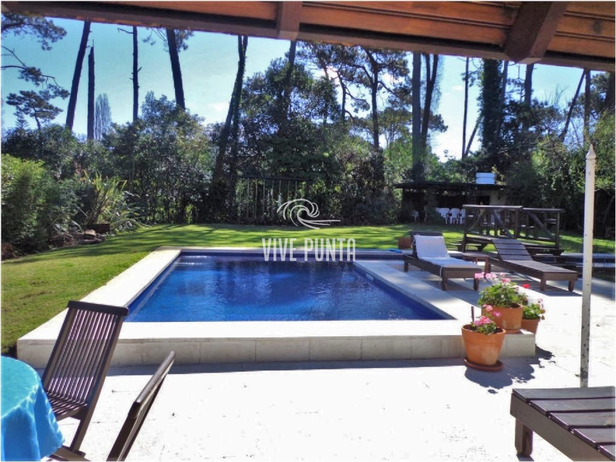 Casa ID.846 - Cómoda Casa de 5 Dormitorios y Piscina Climatizada en Punta del Este