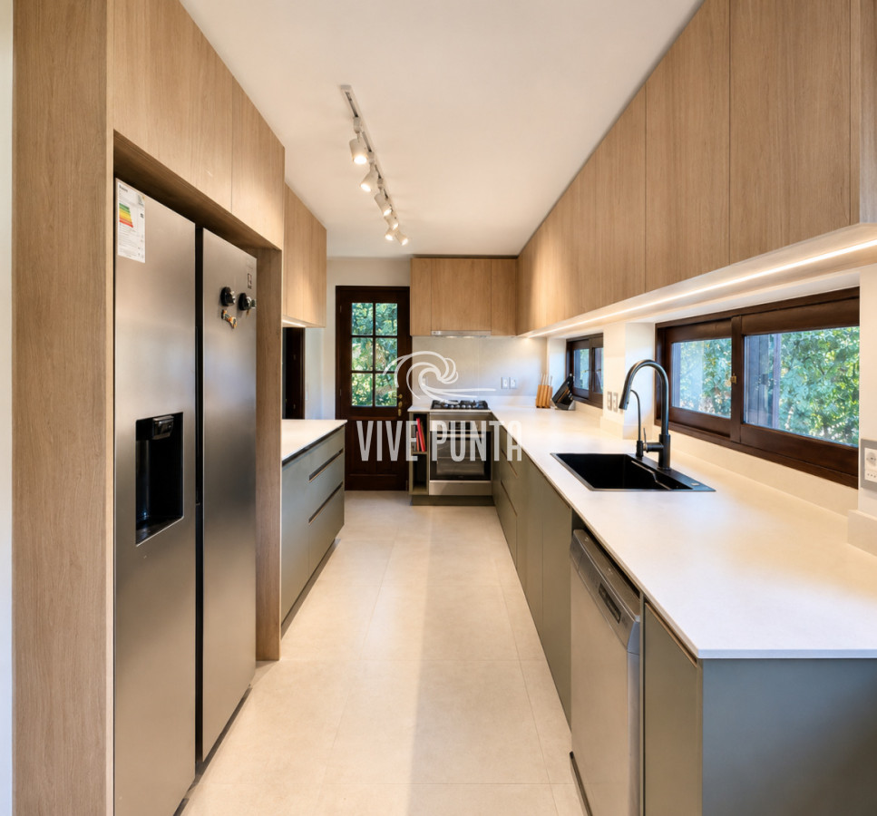 Casa ID.846 - Cómoda Casa de 5 Dormitorios y Piscina Climatizada en Punta del Este