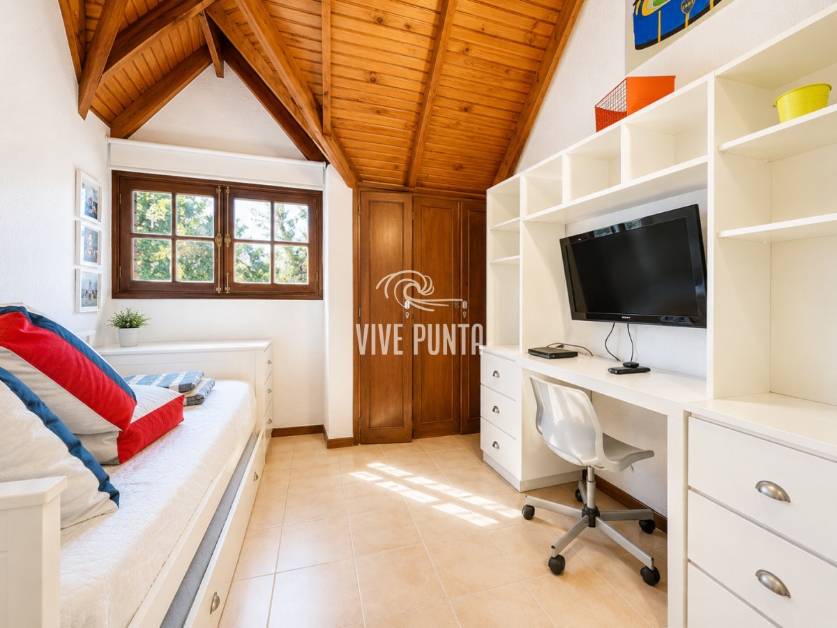 Casa ID.846 - Cómoda Casa de 5 Dormitorios y Piscina Climatizada en Punta del Este
