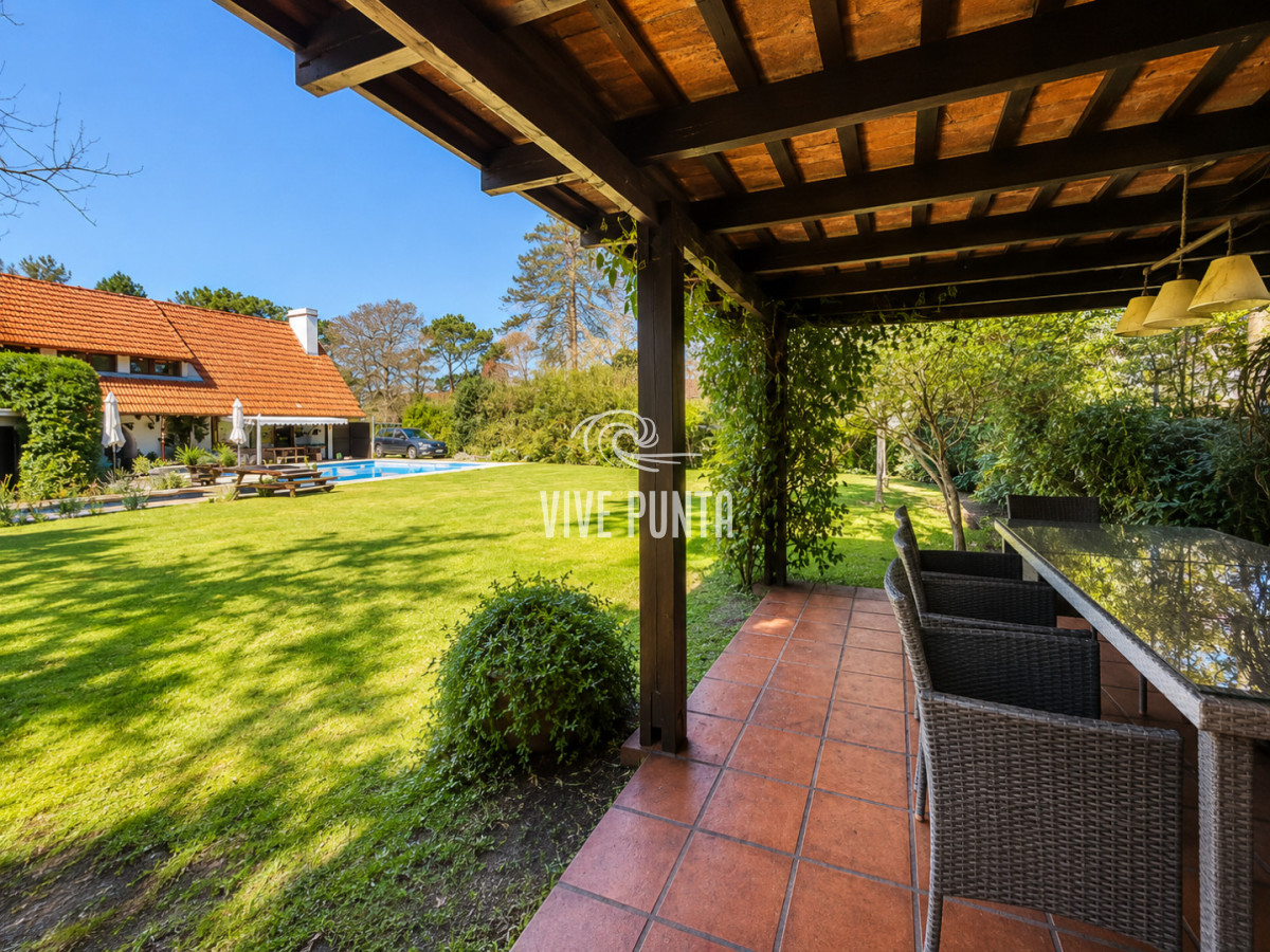 Casa ID.846 - Cómoda Casa de 5 Dormitorios y Piscina Climatizada en Punta del Este