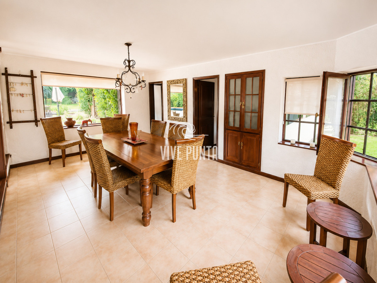 Casa ID.846 - Cómoda Casa de 5 Dormitorios y Piscina Climatizada en Punta del Este