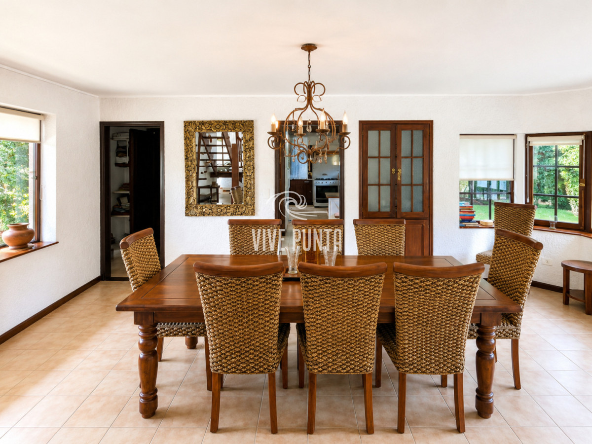 Casa ID.846 - Cómoda Casa de 5 Dormitorios y Piscina Climatizada en Punta del Este