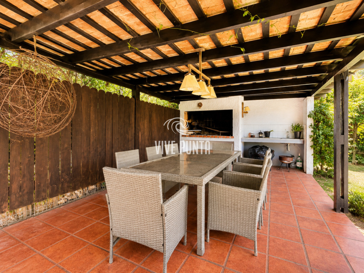 Casa ID.846 - Cómoda Casa de 5 Dormitorios y Piscina Climatizada en Punta del Este