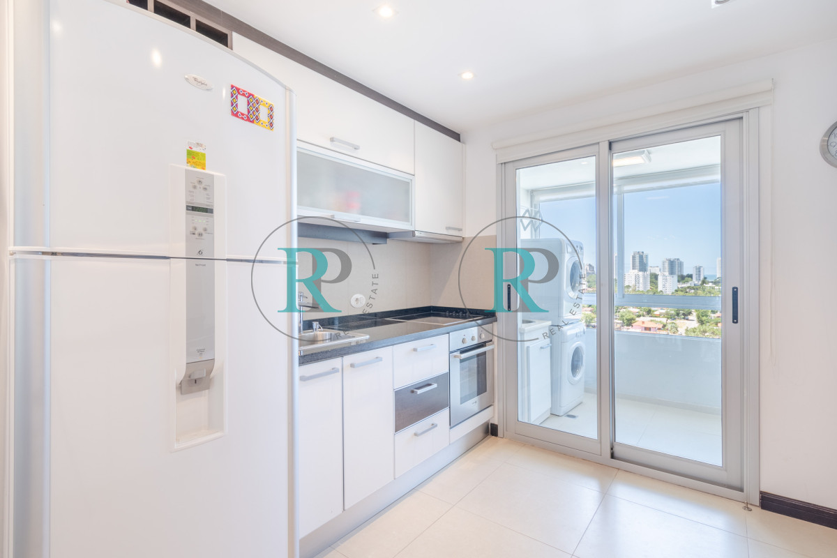 Apartamento ID.2320 - Venta de Excelente Apartamento de 3 Dormitorios con Vista al Mar, Playa Mansa, Punta del Este