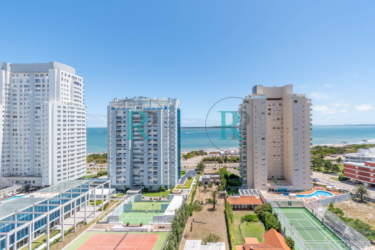 Apartamento ID.2320 - Venta de Excelente Apartamento de 3 Dormitorios con Vista al Mar, Playa Mansa, Punta del Este