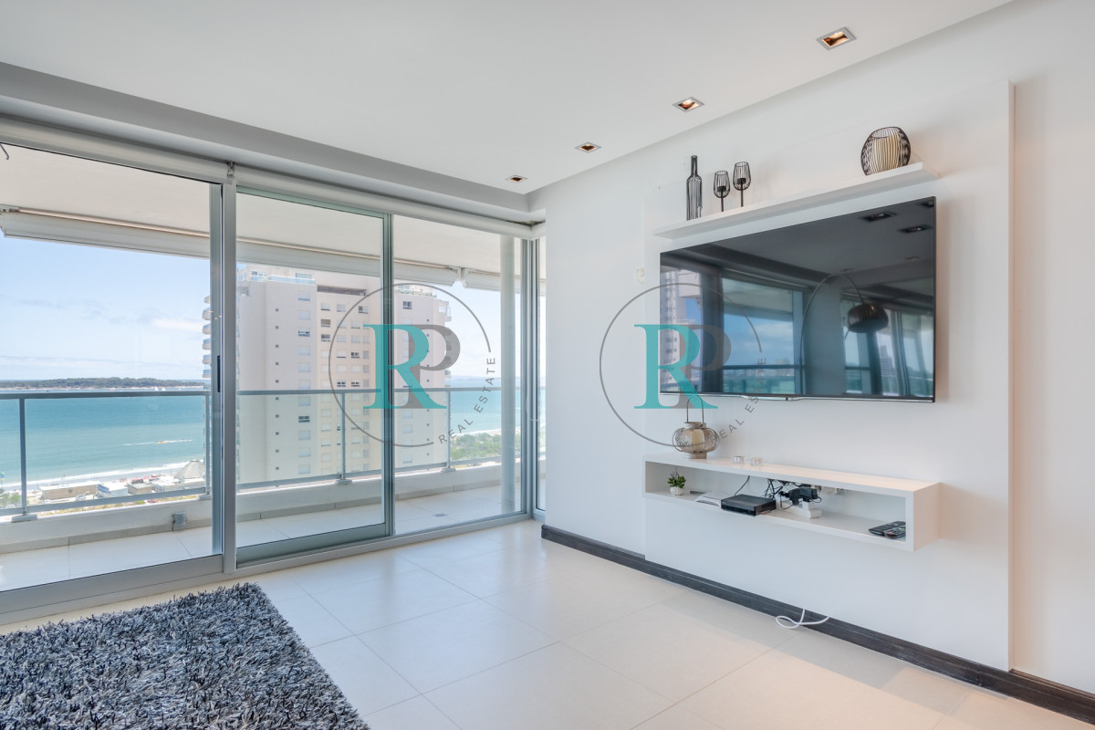 Apartamento ID.2320 - Venta de Excelente Apartamento de 3 Dormitorios con Vista al Mar, Playa Mansa, Punta del Este
