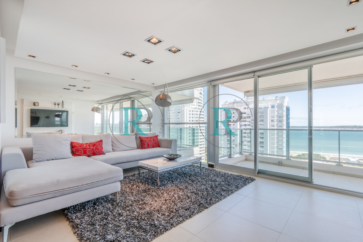 Apartamento ID.2320 - Venta de Excelente Apartamento de 3 Dormitorios con Vista al Mar, Playa Mansa, Punta del Este