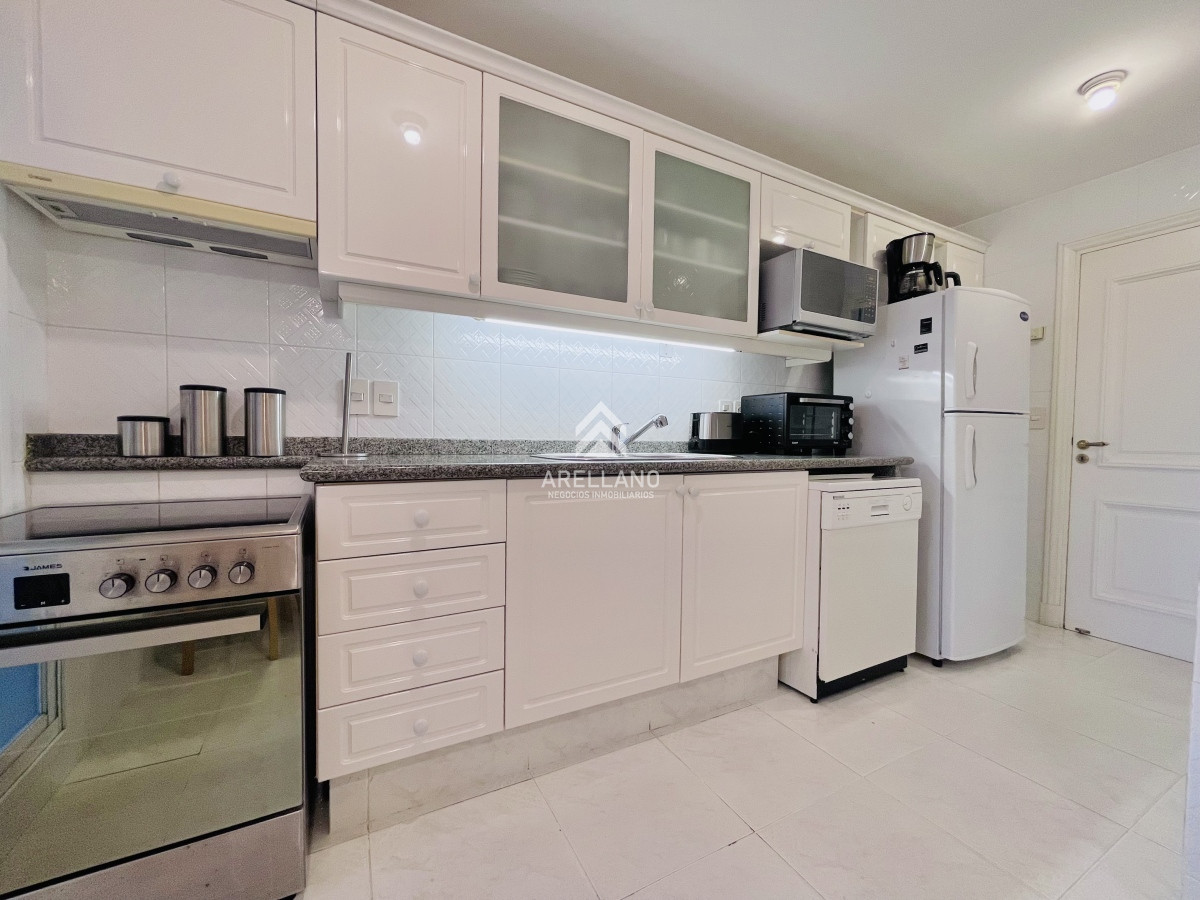Apartamento ID.3995 - Apartamento de 3 Dormitorios sobre Playa Mansa, en Venta y Alquiler, Punta del Este