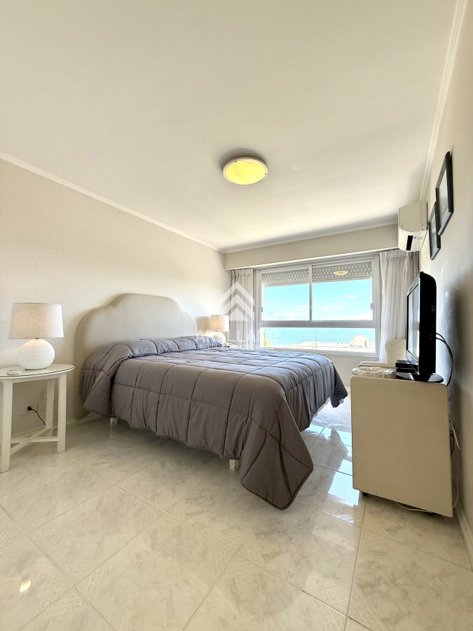 Apartamento ID.5736 - Alquiler temporario apartamento esquinero 3 dormitorios más dependencia de servicio sobre Playa Mansa, Punta del Este
