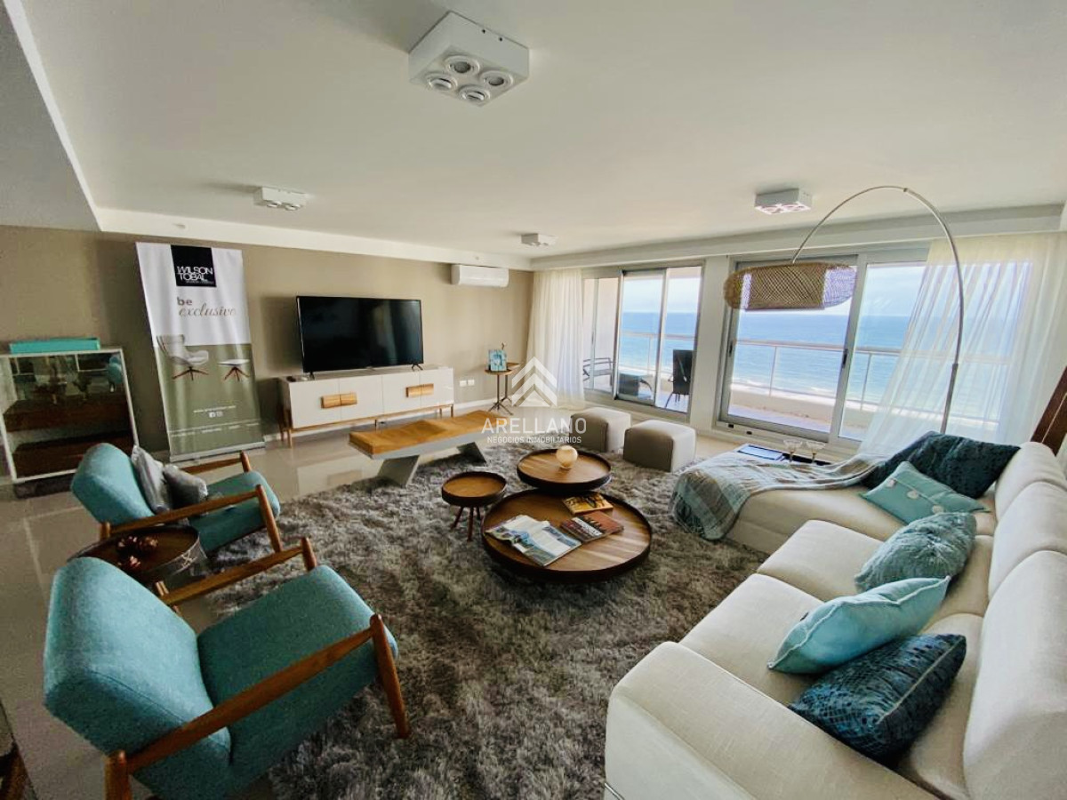 Apartamento ID.5668 - Venta de amplio penthouse 4 dormitorios más dependencia de servicio en torre premiun de Playa Brava, Punta del Este