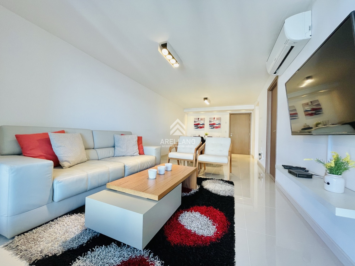 Apartamento ID.3952 - Venta Apartamento de 3 Dormitorios y Dependencia, con Parrillero y Vista al Mar en Playa Brava, Punta del Este 
