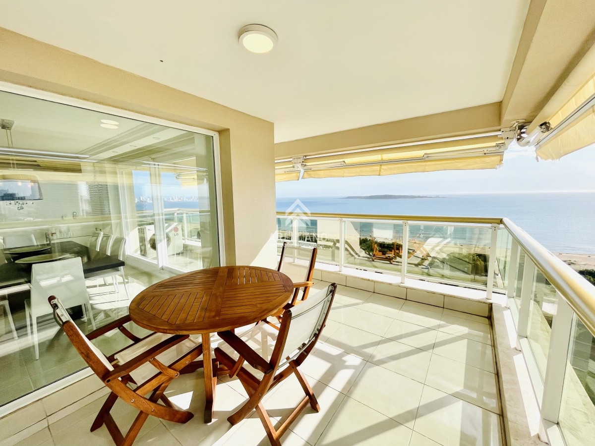 Apartamento ID.4555 - Venta apartamento 3 dormitorios más dependencia de servicio, Playa Mansa, Punta del Este