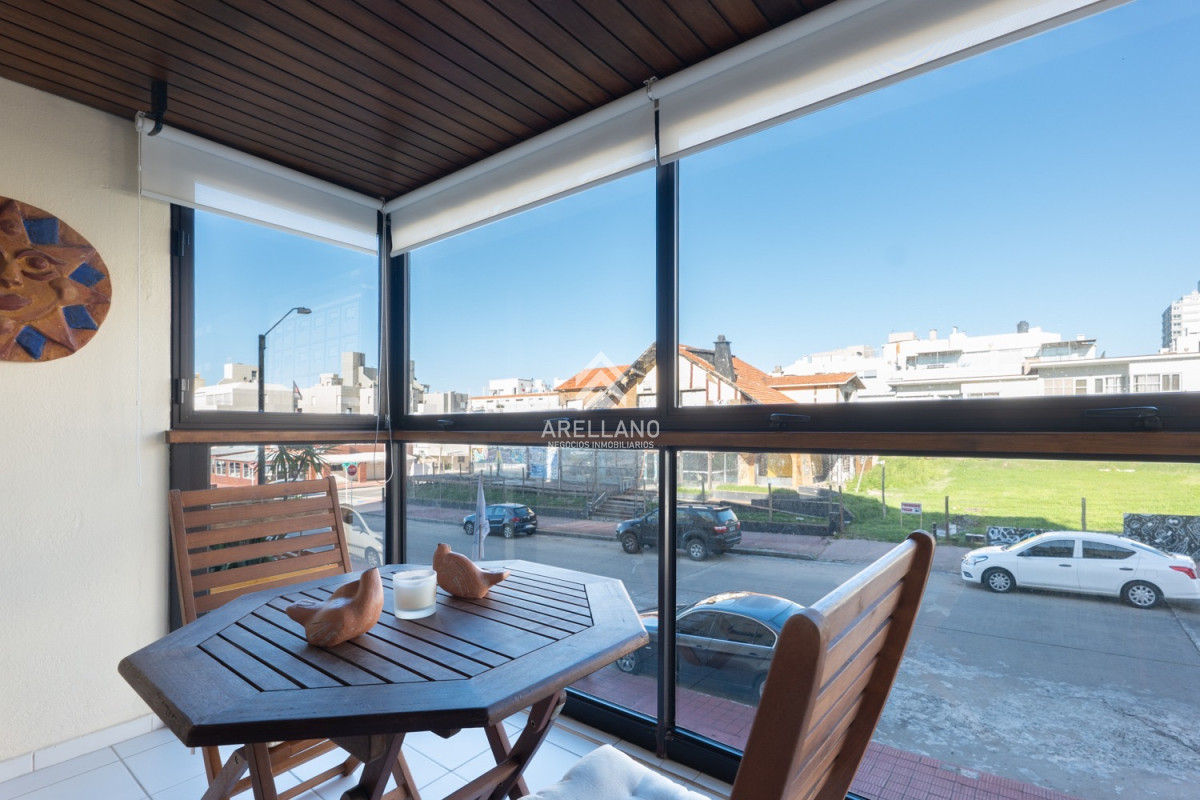 Apartamento ID.4419 - Venta Apartamento 2 Dormitorios frente al Mar, Península de Punta del Este