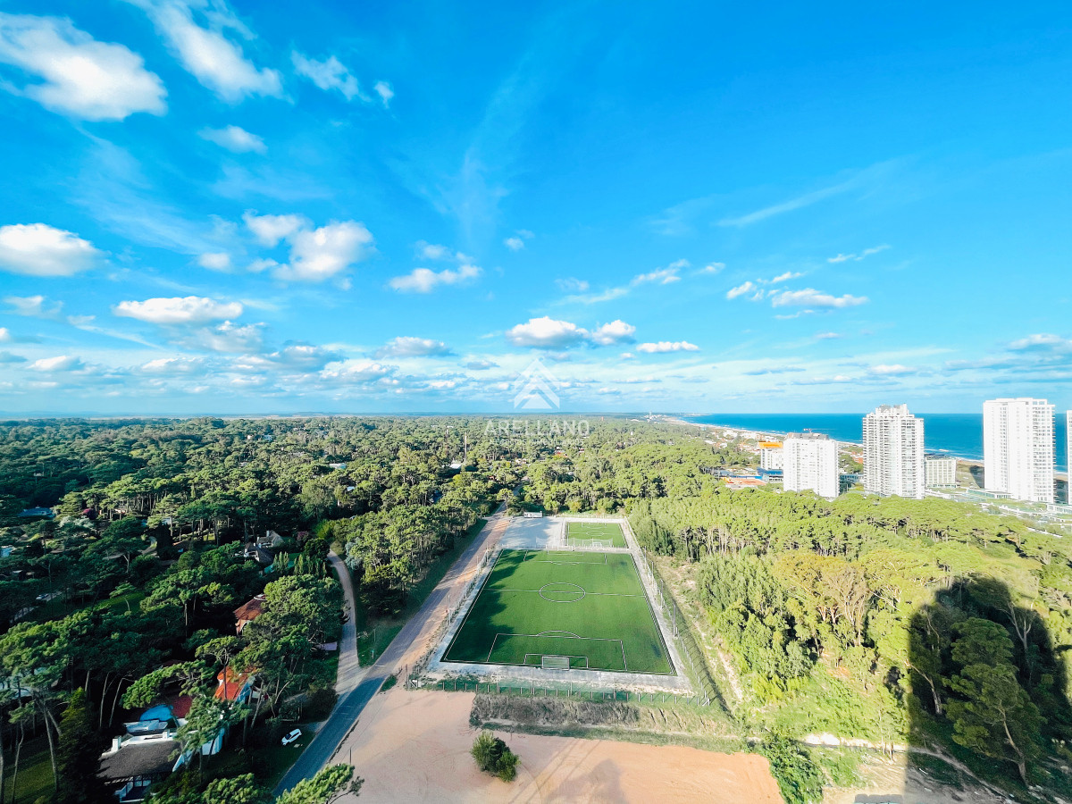 Apartamento ID.4557 -  Exclusivo Penthouse de 3 Dormitorios con Vistas panorámicas a Playa Brava, en Venta