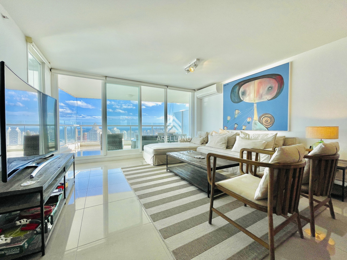 Apartamento ID.4557 -  Exclusivo Penthouse de 3 Dormitorios con Vistas panorámicas a Playa Brava, en Venta