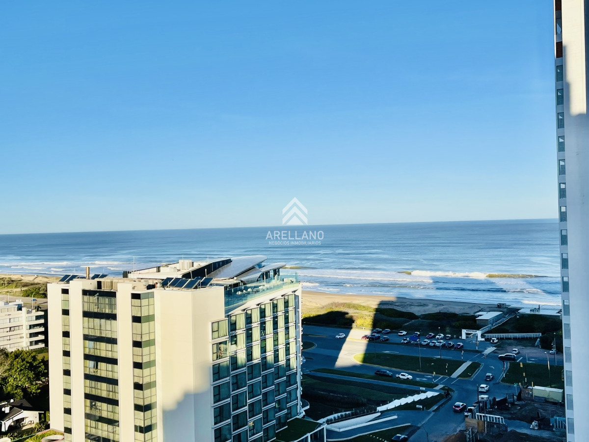 Apartamento ID.3951 - Venta Apartamento piso alto con Vista de 3 Dormitorios y Parrillero en Playa Brava, Punta del Este 