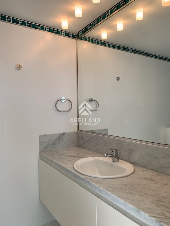 Apartamento ID.5429 - Venta y alquiler temporario de apartamento de 3 dormitorios mas dependencia de servicio en Playa Brava