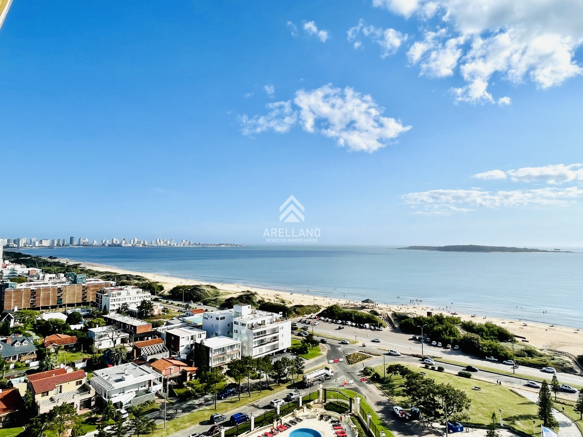 Apartamento ID.4555 - Venta apartamento 3 dormitorios más dependencia de servicio, Playa Mansa, Punta del Este