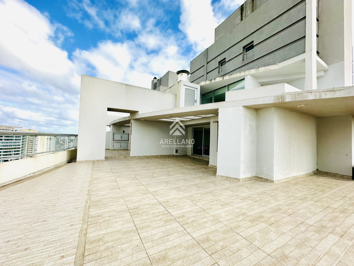 Apartamento ID.5668 - Venta de amplio penthouse 4 dormitorios más dependencia de servicio en torre premiun de Playa Brava, Punta del Este