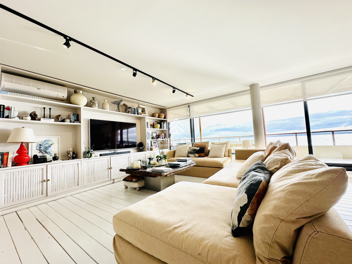 Apartamento ID.5304 - Alquiler temporario de magnífico apartamento de 3 dormitorios más dependencia en Punta Ballena 