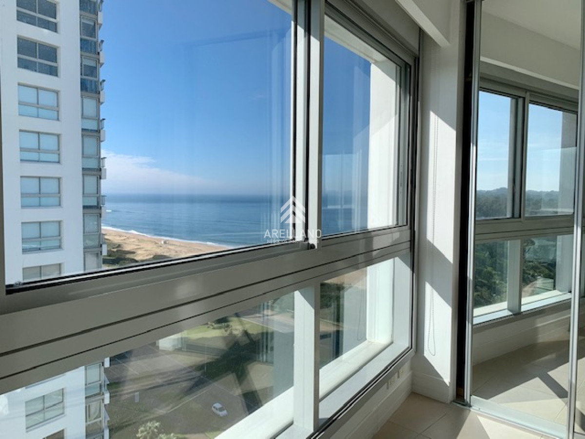 Apartamento ID.5429 - Venta y alquiler temporario de apartamento de 3 dormitorios mas dependencia de servicio en Playa Brava