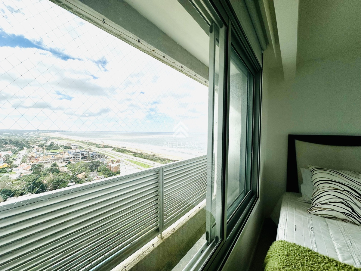 Apartamento ID.5668 - Venta de amplio penthouse 4 dormitorios más dependencia de servicio en torre premiun de Playa Brava, Punta del Este