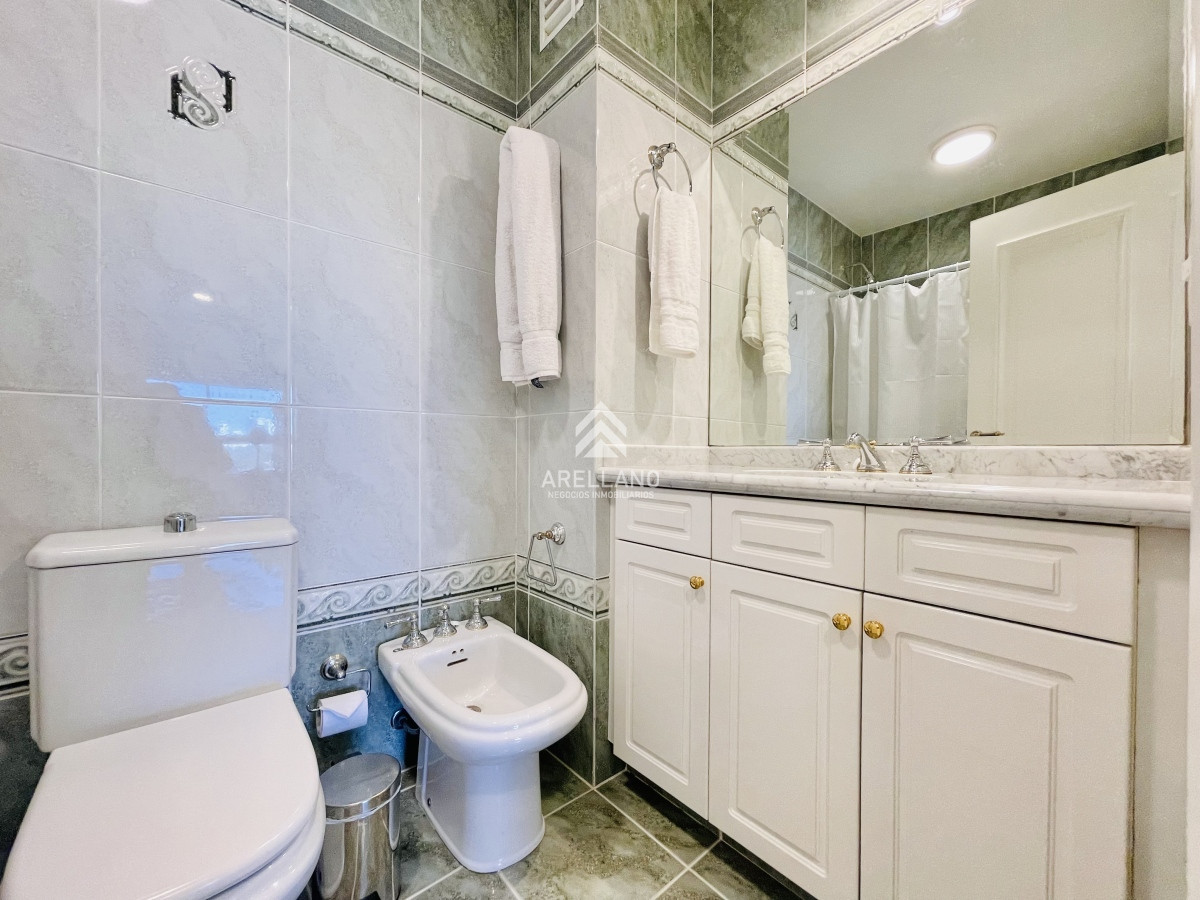 Apartamento ID.3995 - Apartamento de 3 Dormitorios sobre Playa Mansa, en Venta y Alquiler, Punta del Este