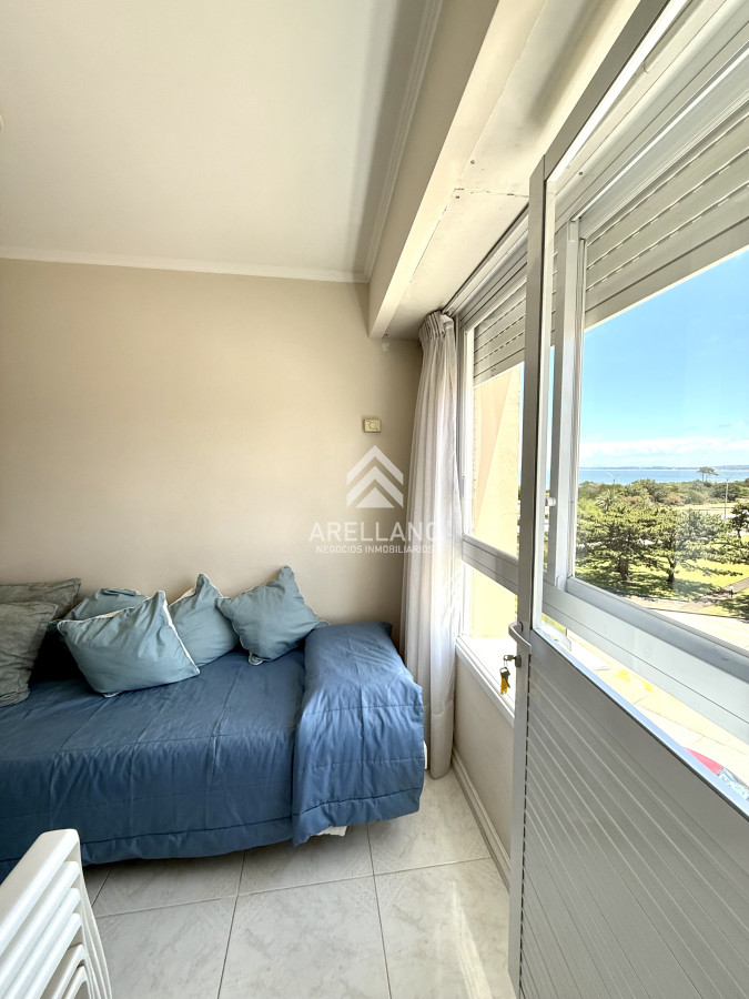 Apartamento ID.5736 - Alquiler temporario apartamento esquinero 3 dormitorios más dependencia de servicio sobre Playa Mansa, Punta del Este