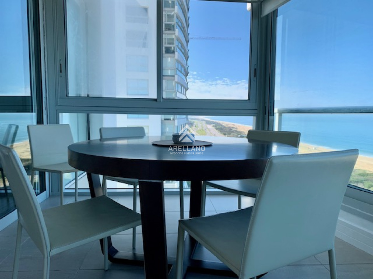 Apartamento ID.5429 - Venta y alquiler temporario de apartamento de 3 dormitorios mas dependencia de servicio en Playa Brava