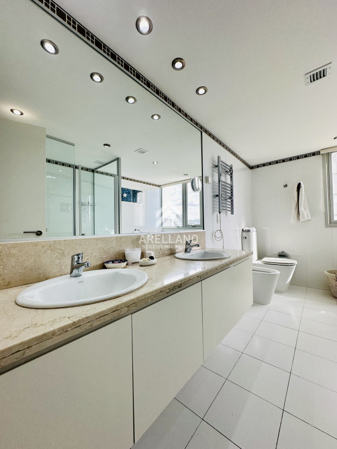 Apartamento ID.5178 - Oportunidad en Venta! Apartamento sobre playa Brava de 3 Dormitorios más Dependencia, Torre Le Parc