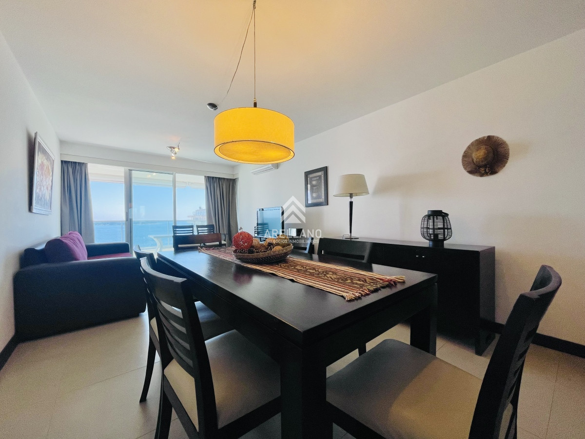 Apartamento ID.3801 - Alquiler Apartamento con Vista al Mar de 2 Dormitorios a Una Cuadra de la Playa, Punta del Este