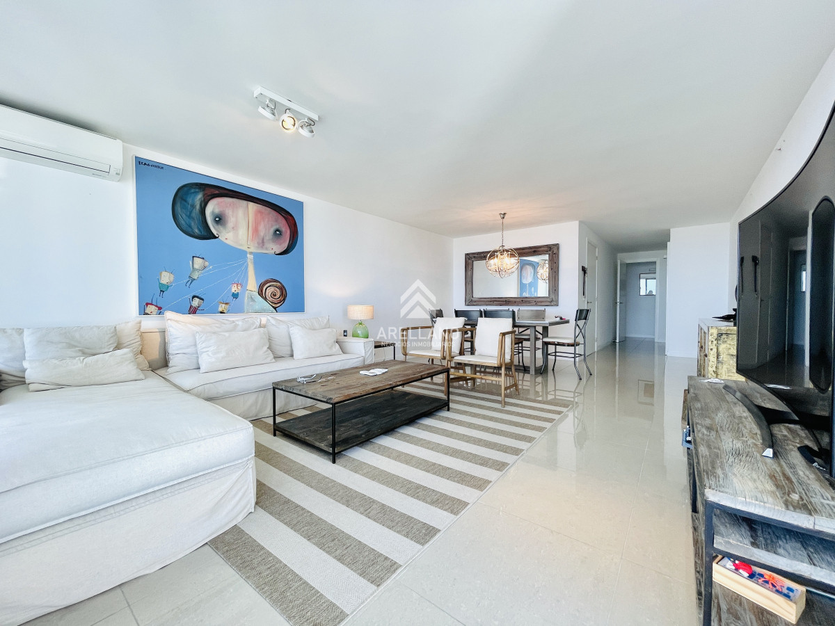 Apartamento ID.4557 -  Exclusivo Penthouse de 3 Dormitorios con Vistas panorámicas a Playa Brava, en Venta