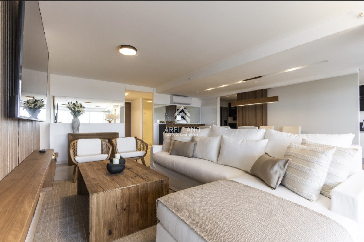 Apartamento ID.5179 - Moderno Penthouse con Vista al Mar, en Playa Brava, 3 Dormitorios con Parrillero y Dependencia de servicio
