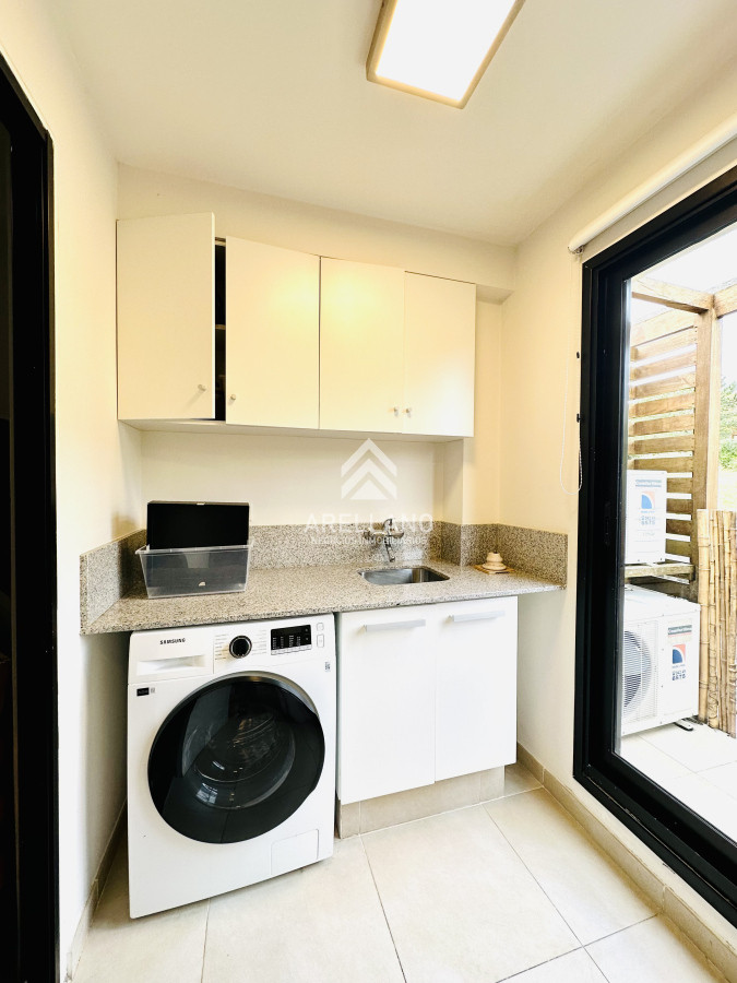 Apartamento ID.5304 - Alquiler temporario de magnífico apartamento de 3 dormitorios más dependencia en Punta Ballena 