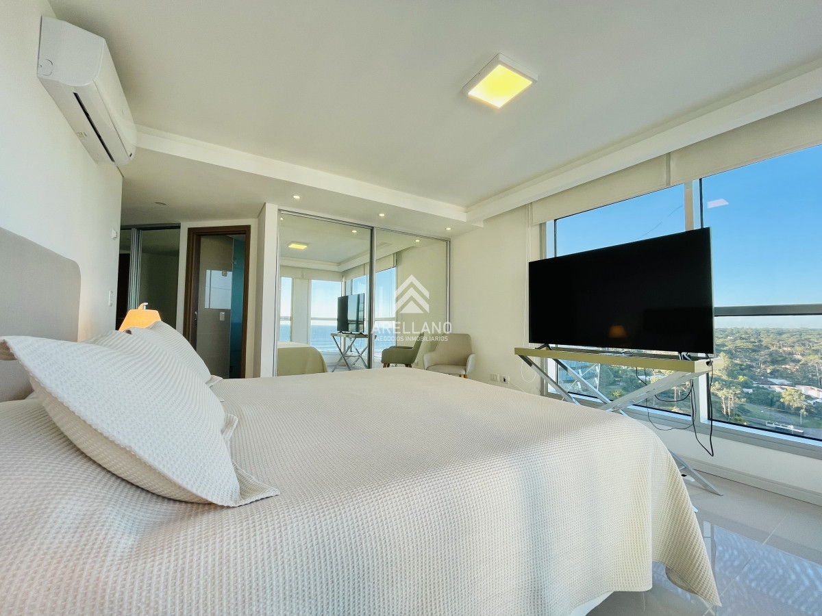 Apartamento ID.3951 - Venta Apartamento piso alto con Vista de 3 Dormitorios y Parrillero en Playa Brava, Punta del Este 