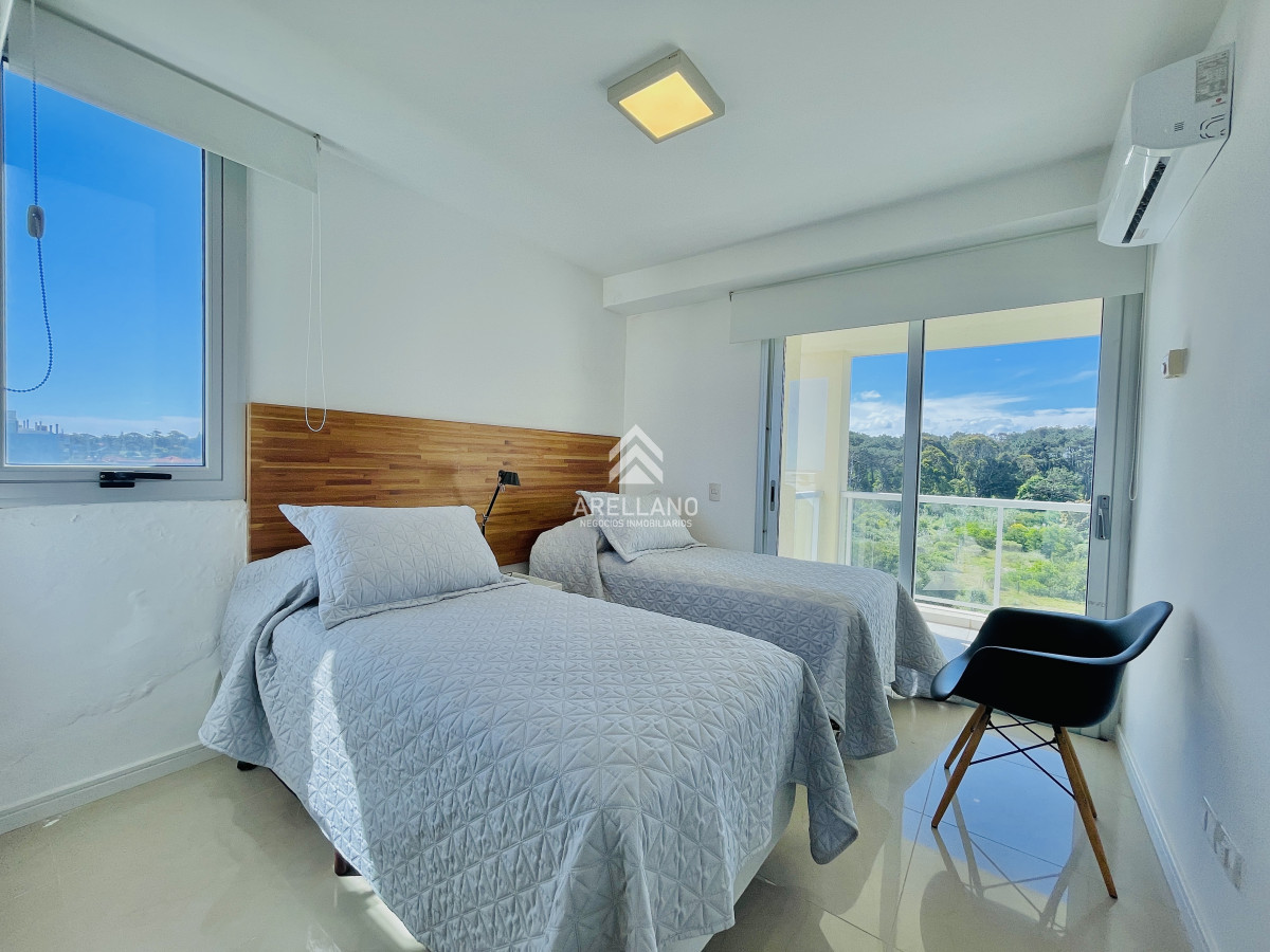 Apartamento ID.5666 - Penthouse de 3 Dormitorios en Primera Línea del Mar, Playa Brava Punta del Este