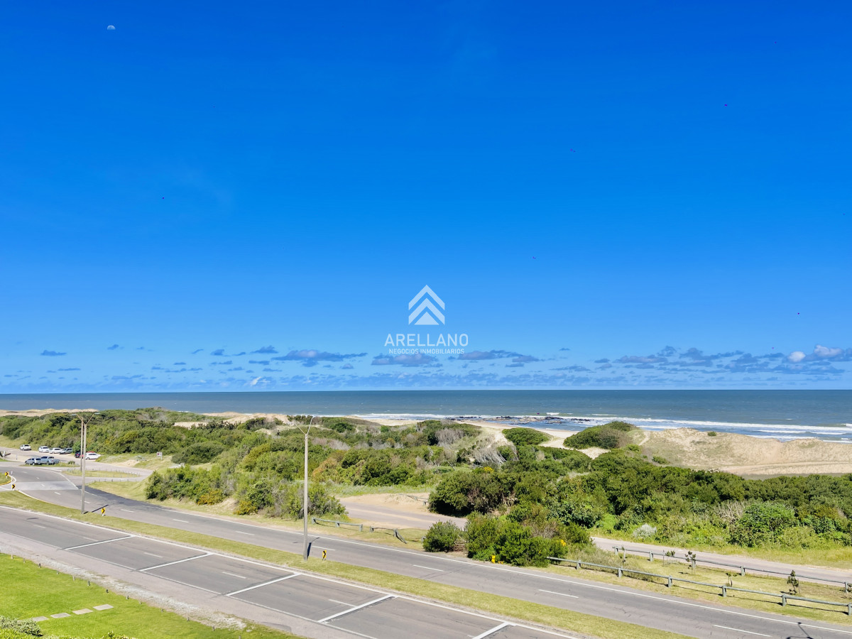 Apartamento ID.5666 - Penthouse de 3 Dormitorios en Primera Línea del Mar, Playa Brava Punta del Este