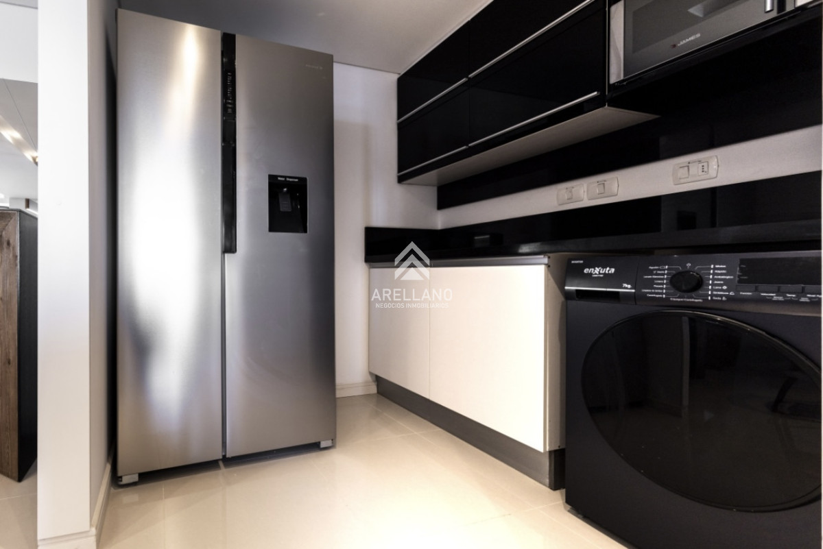 Apartamento ID.5179 - Moderno Penthouse con Vista al Mar, en Playa Brava, 3 Dormitorios con Parrillero y Dependencia de servicio