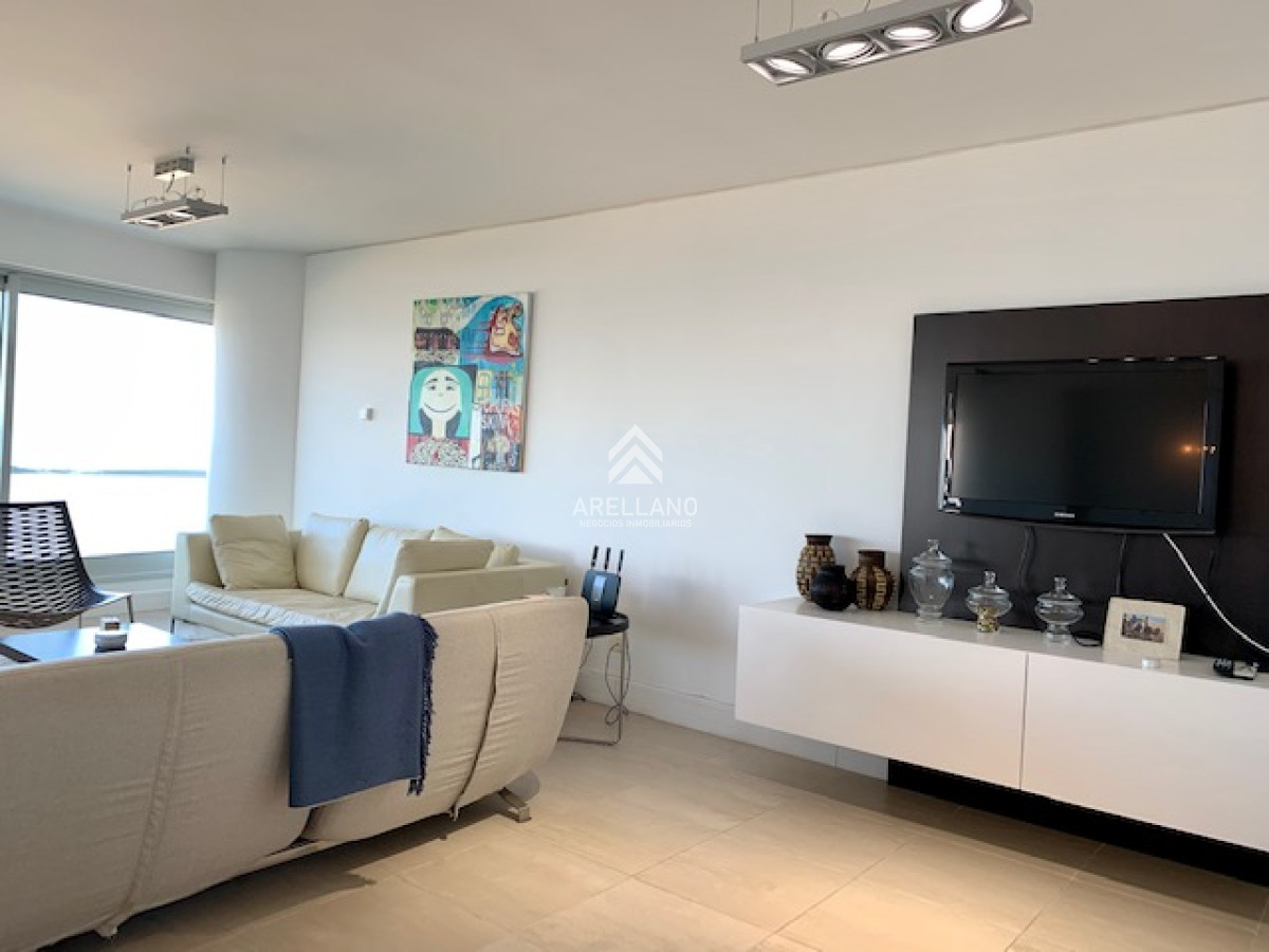 Apartamento ID.5429 - Venta y alquiler temporario de apartamento de 3 dormitorios mas dependencia de servicio en Playa Brava