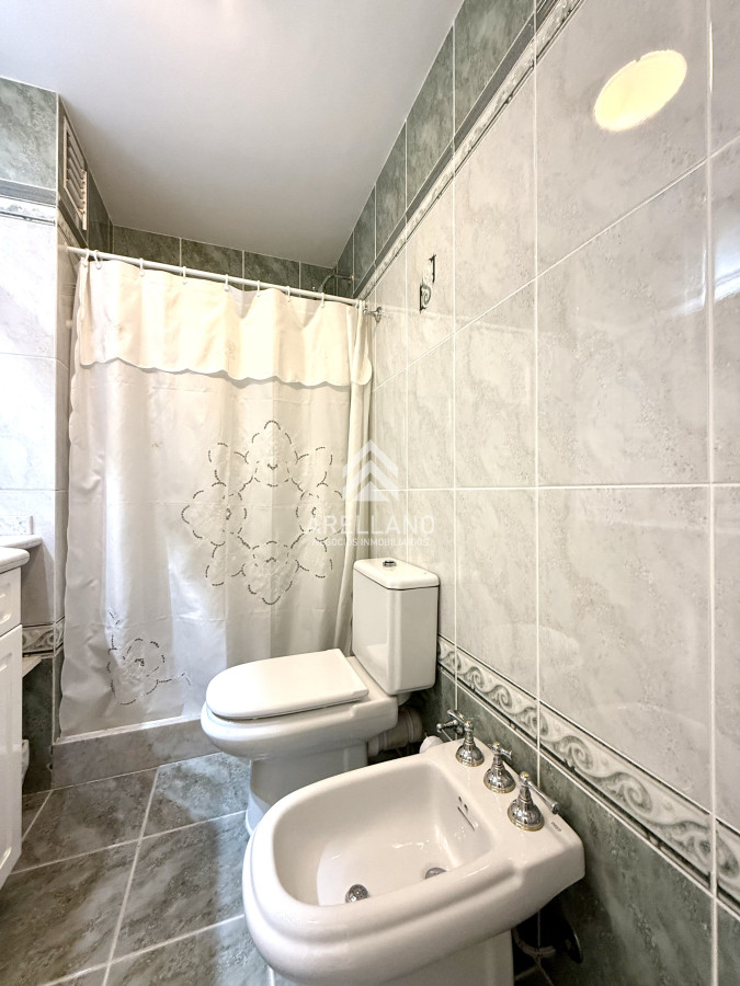 Apartamento ID.5736 - Alquiler temporario apartamento esquinero 3 dormitorios más dependencia de servicio sobre Playa Mansa, Punta del Este