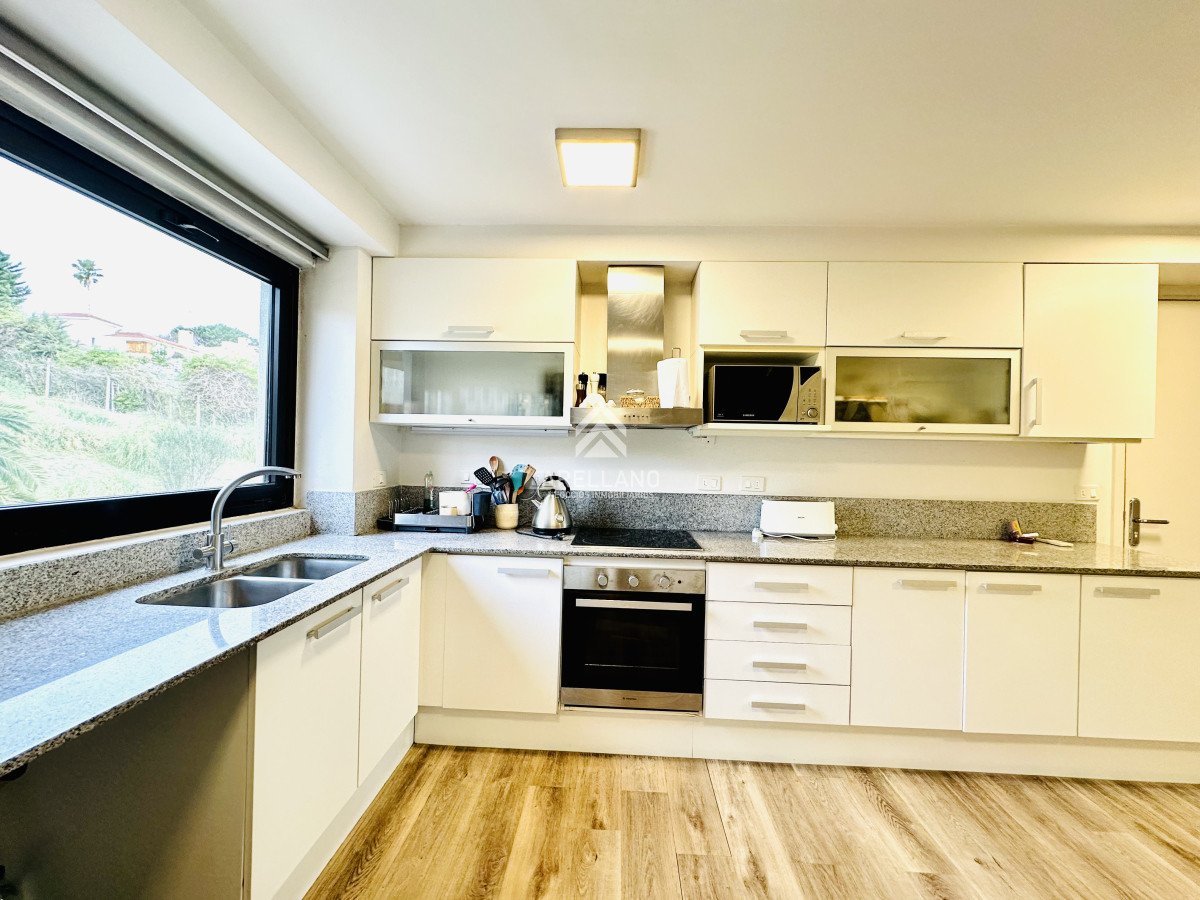 Apartamento ID.5304 - Alquiler temporario de magnífico apartamento de 3 dormitorios más dependencia en Punta Ballena 