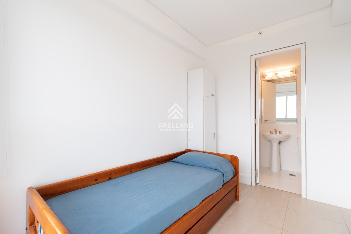 Apartamento ID.5429 - Venta y alquiler temporario de apartamento de 3 dormitorios mas dependencia de servicio en Playa Brava