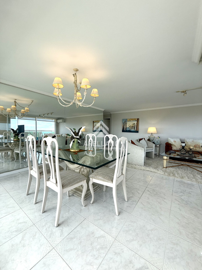 Apartamento ID.5736 - Alquiler temporario apartamento esquinero 3 dormitorios más dependencia de servicio sobre Playa Mansa, Punta del Este