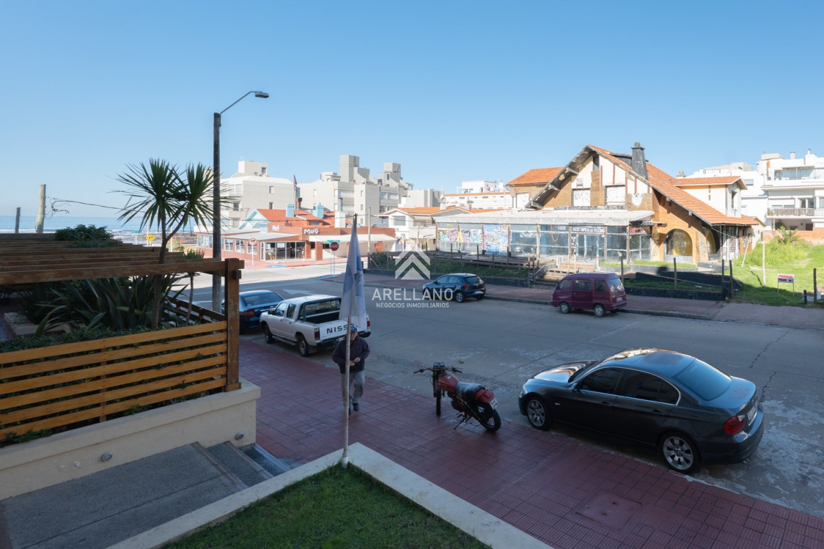 Apartamento ID.4419 - Venta Apartamento 2 Dormitorios frente al Mar, Península de Punta del Este