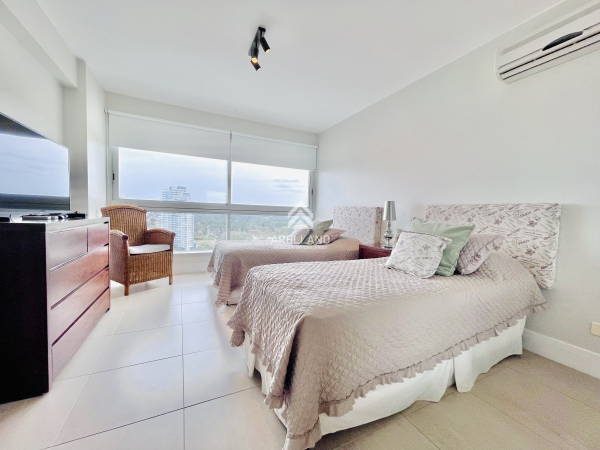 Apartamento ID.3986 - Moderno Apartamento de 2 Dormitorios en Le Parc, Playa Brava. Punta del Este 